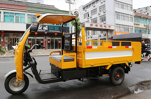 济南六桶电动三轮车