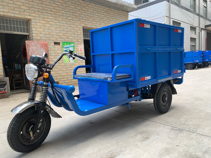 高栏清运车