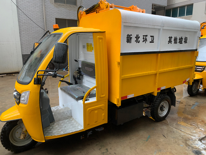 三轮侧翻桶车