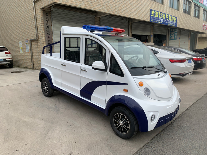 四轮巡逻车